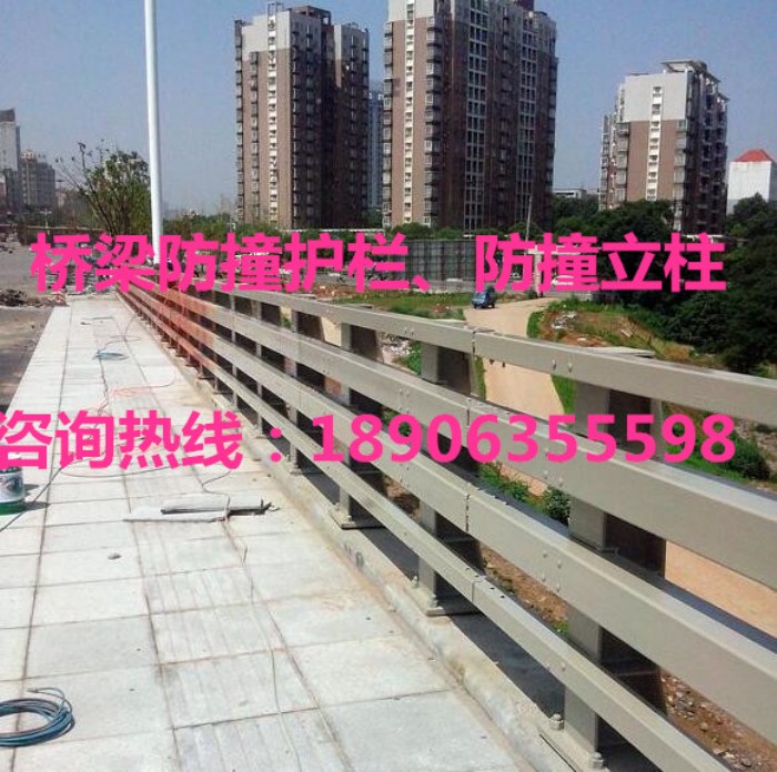 橋梁防撞護欄，防撞立柱